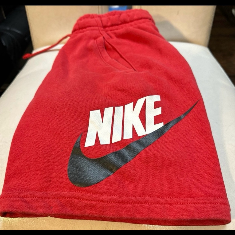 Kids red Nike sweat shorts size small (8)